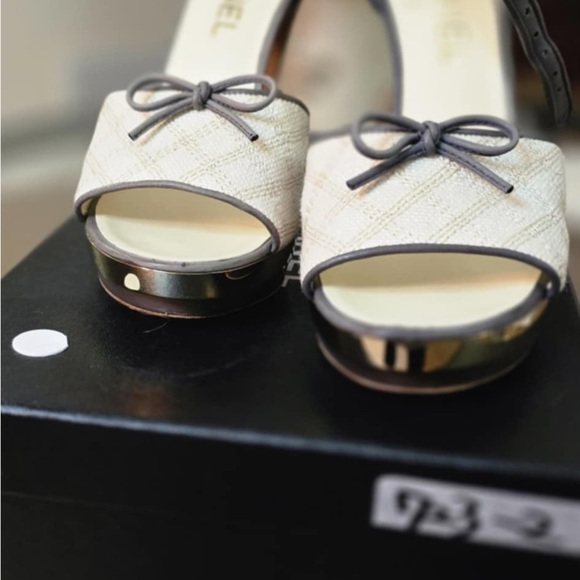CHANEL Black and Cream Sandals - Picture 2 of 6